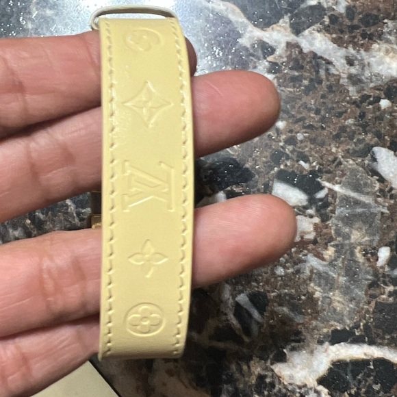 Autentic bracelet Louis Vuitton color yellow - Picture 2 of 3